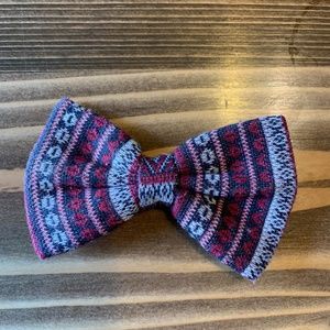 Patterned maroon hair bow